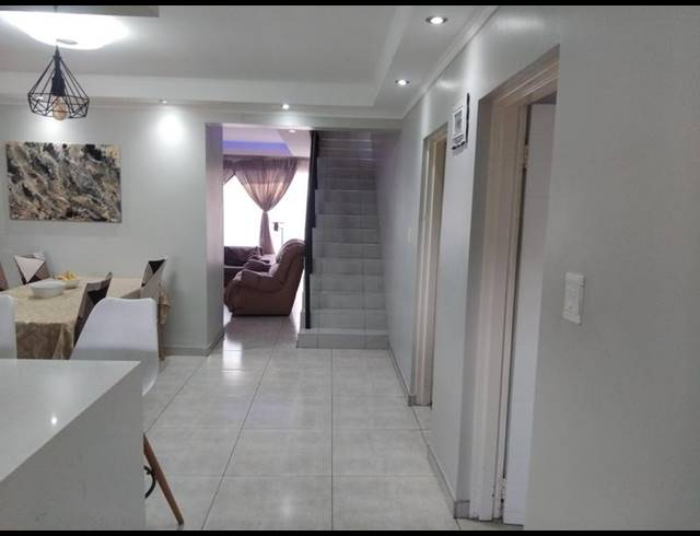 5 BEDROOM TOWNHOUSE FOR SALE IN HALFWAY GARDENS